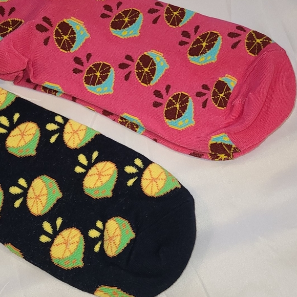 2 pairs of women's socks - Picture 3 of 16